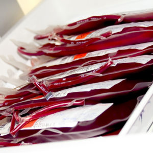 Auch Blut, Blutbeutel und Blutkonserven sind richtig zu entsorgen. (Foto: Uarewhatulove, photocase)
