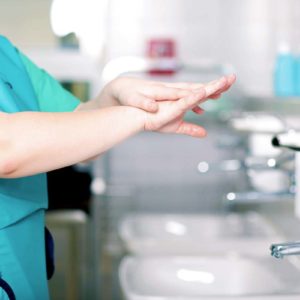 Von der Desinfektion bis zur Umgebungshygiene: Die Hygiene in Praxen und Krankenhäusern ist in Deutschland gesetzlich geregelt (Foto: Peter Atkins, Fotolia)