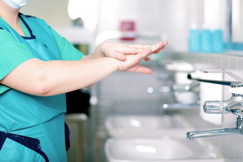 Von der Desinfektion bis zur Umgebungshygiene: Die Hygiene in Praxen und Krankenhäusern ist in Deutschland gesetzlich geregelt (Foto: Peter Atkins, Fotolia)