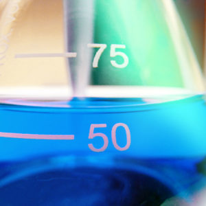 Entsorgung von Chemikalien (Foto: Schlierner, Fotolia)