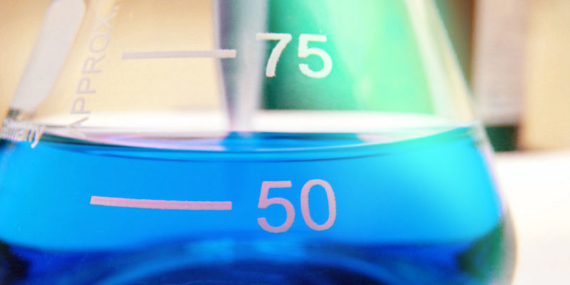 Entsorgung von Chemikalien (Foto: Schlierner, Fotolia)