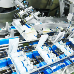Mehrwegverpackungen oder ökologisch vorteilhafte Einwegverpackungen – Hersteller und Vertreiber sind für ihre Produkte in der Verantwortung (Foto: Kadmy, Fotolia)