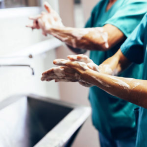 Ein Drittel der Krankenhausinfektionen ließe sich vermeiden – etwa durch bessere Hygiene (Foto: santyoan, Fotolia)