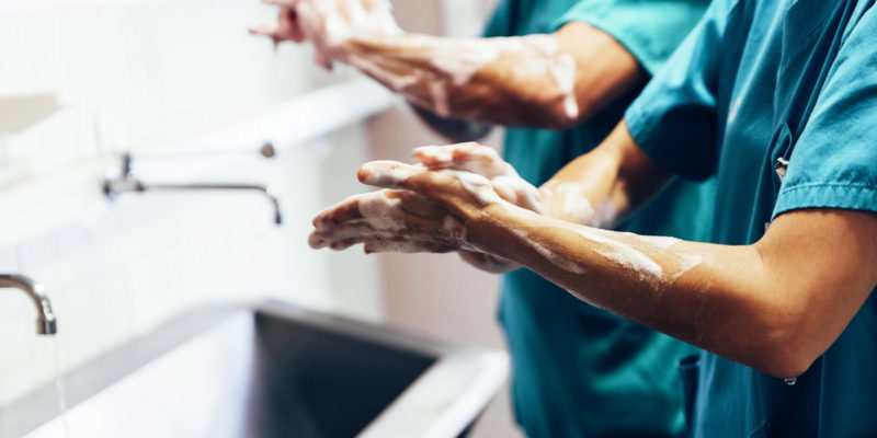 Ein Drittel der Krankenhausinfektionen ließe sich vermeiden – etwa durch bessere Hygiene (Foto: santyoan, Fotolia)