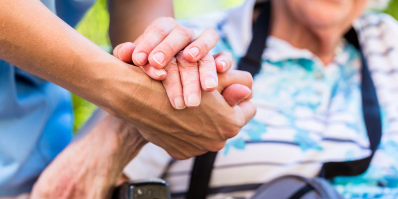 Die Zahl der Pflegebedürftigen wird in Zukunft weiter ansteigen (Foto: Kzenon, Fotolia)