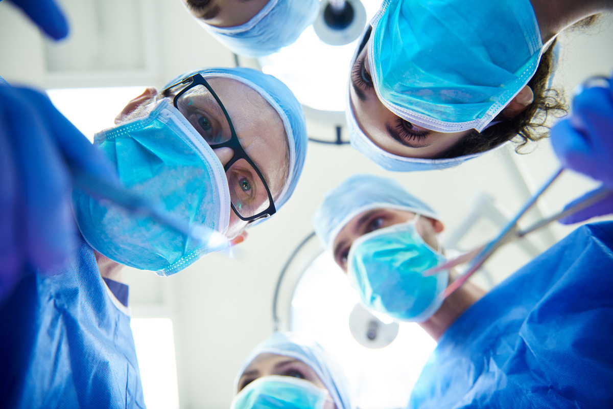 Viele in medizinischen Einrichtungen entnommene Gewebe und Zellen gelangen zur weiterführenden Diagnose in die Pathologie. (Foto: gpointstudio, Fotolia)