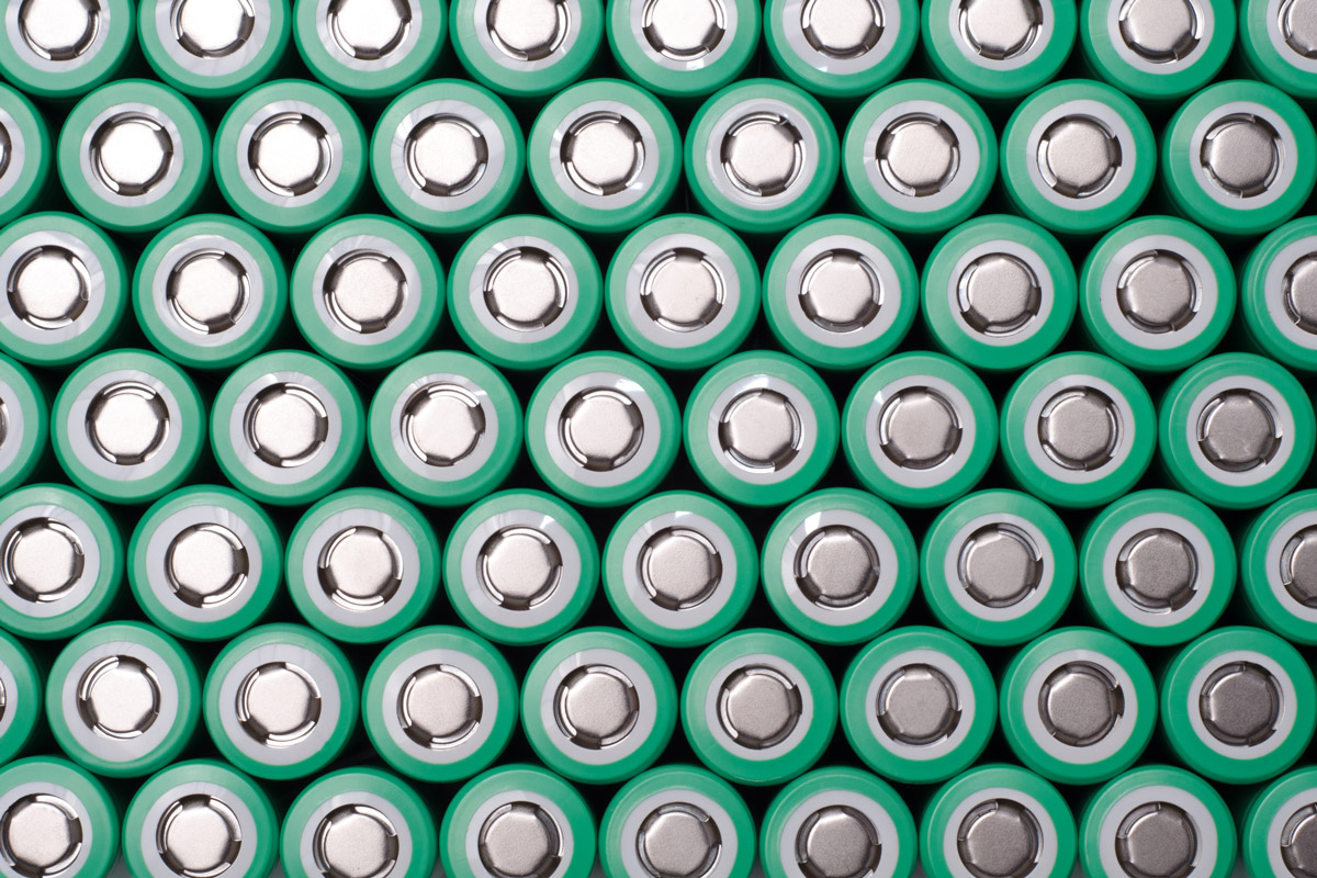 Lithium-Batterien sind mit vielen Sicherheitsrisiken verbunden, die Abfallbeauftragte genau kennen und bei der Entsorgung beachten müssen. (Foto: Bokeh Art Photo, Fotolia)
