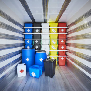 Die Notwendigkeit einer Umverpackung ergibt sich aus der Gefahrstoffverordnung und dem ADR. (Foto: Joachim Stretz)