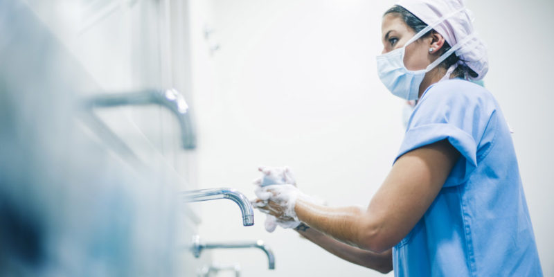 Händehygiene ist als wichtigste Maßnahme der Basishygiene integraler Bestandteil aller KRINKO-Empfehlungen. (Foto: karras6079, Fotolia)