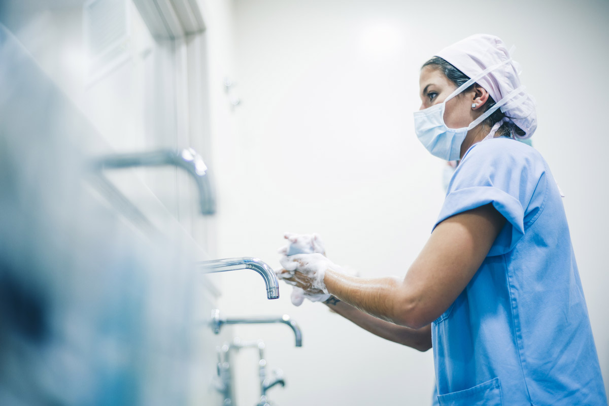 Händehygiene ist als wichtigste Maßnahme der Basishygiene integraler Bestandteil aller KRINKO-Empfehlungen. (Foto: karras6079, Fotolia)