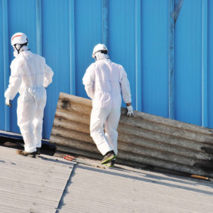 Nach der Abfallverzeichnis-Verordnung (AVV) sind alle asbesthaltigen Abfallarten als gefährliche Abfälle eingestuft. (Foto: Ecology, Fotolia)