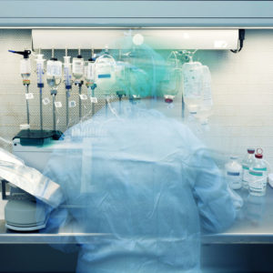 Die bei der Zubereitung und Anwendung von Zytostatika entstehenden Abfälle müssen mit besonderer Sorgfalt sicher beseitigt werden. (Foto: Herrndorff, Fotolia)