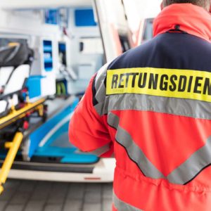 Die sichere Entsorgung von Abfällen ist bei Rettungsdiensten eine zentrale Aufgabe. (Foto: Christian Schwier, Fotolia)
