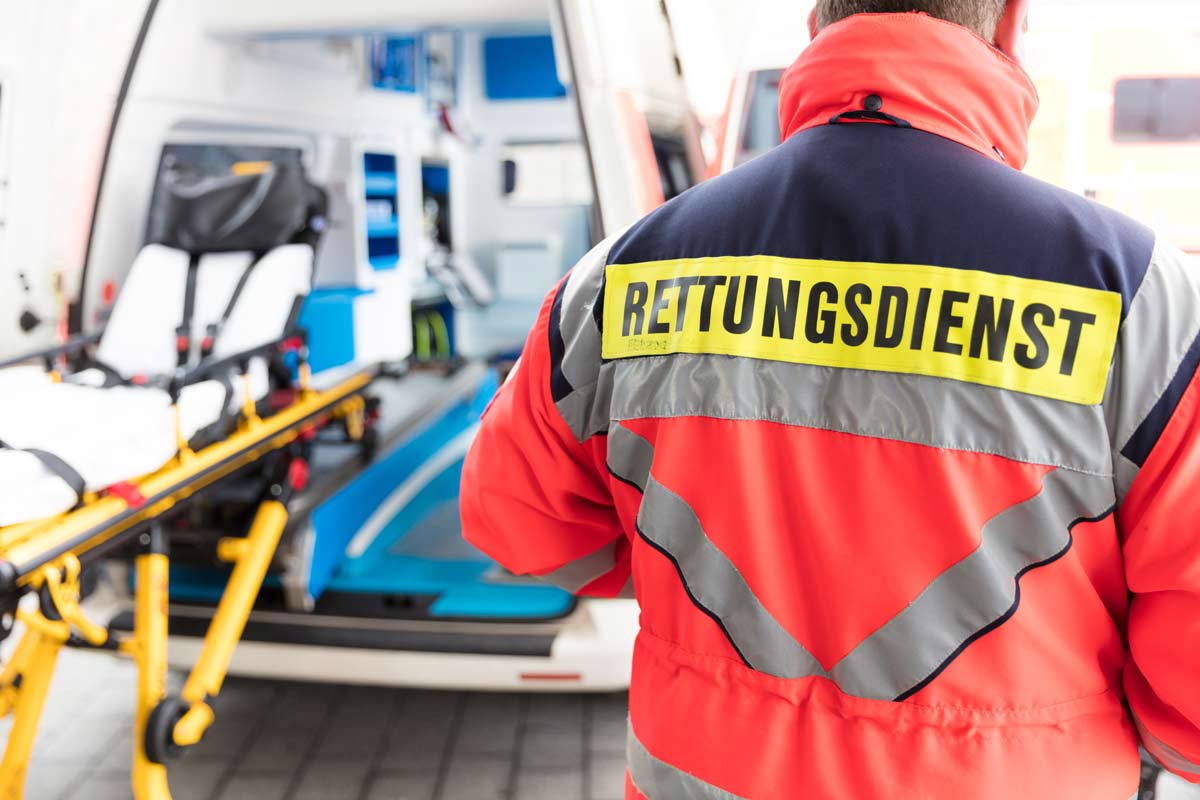 Die sichere Entsorgung von Abfällen ist bei Rettungsdiensten eine zentrale Aufgabe. (Foto: Christian Schwier, Fotolia)