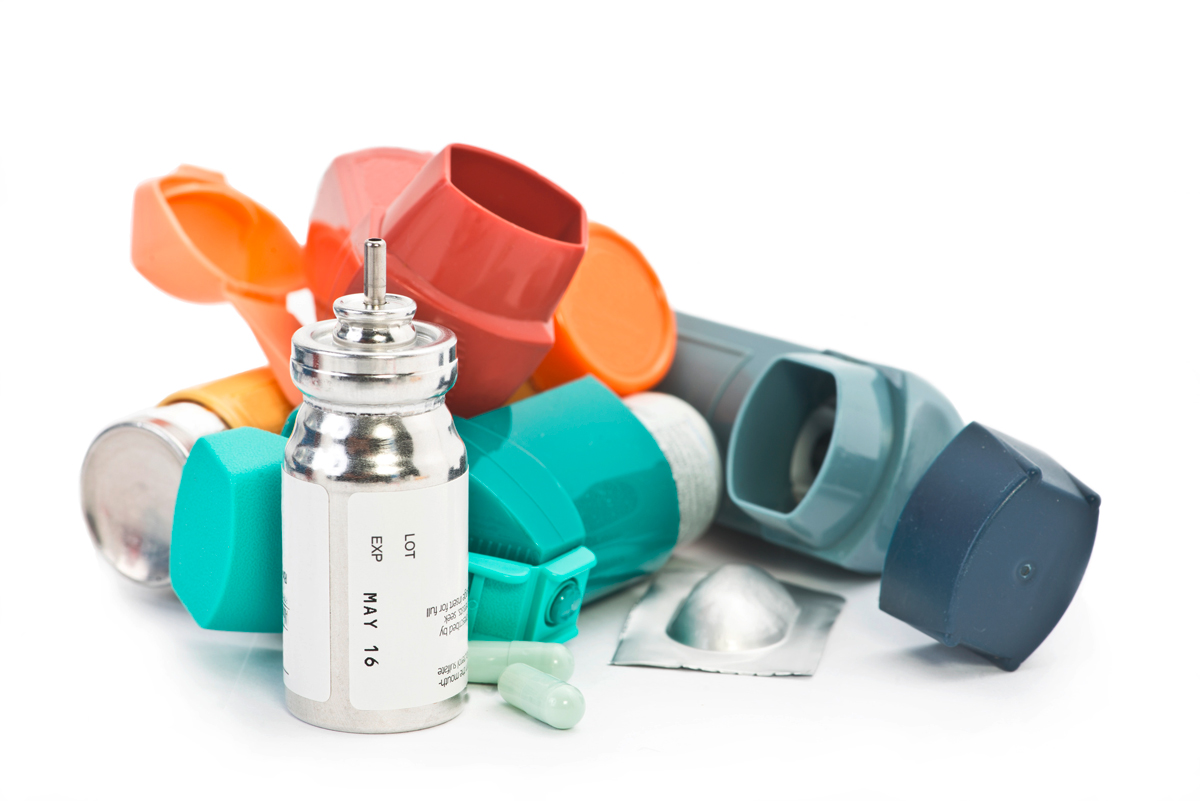 Leere Asthmadosieraerosole als Gefahrgut entsorgen (Foto: Sherry Young, Fotolia)