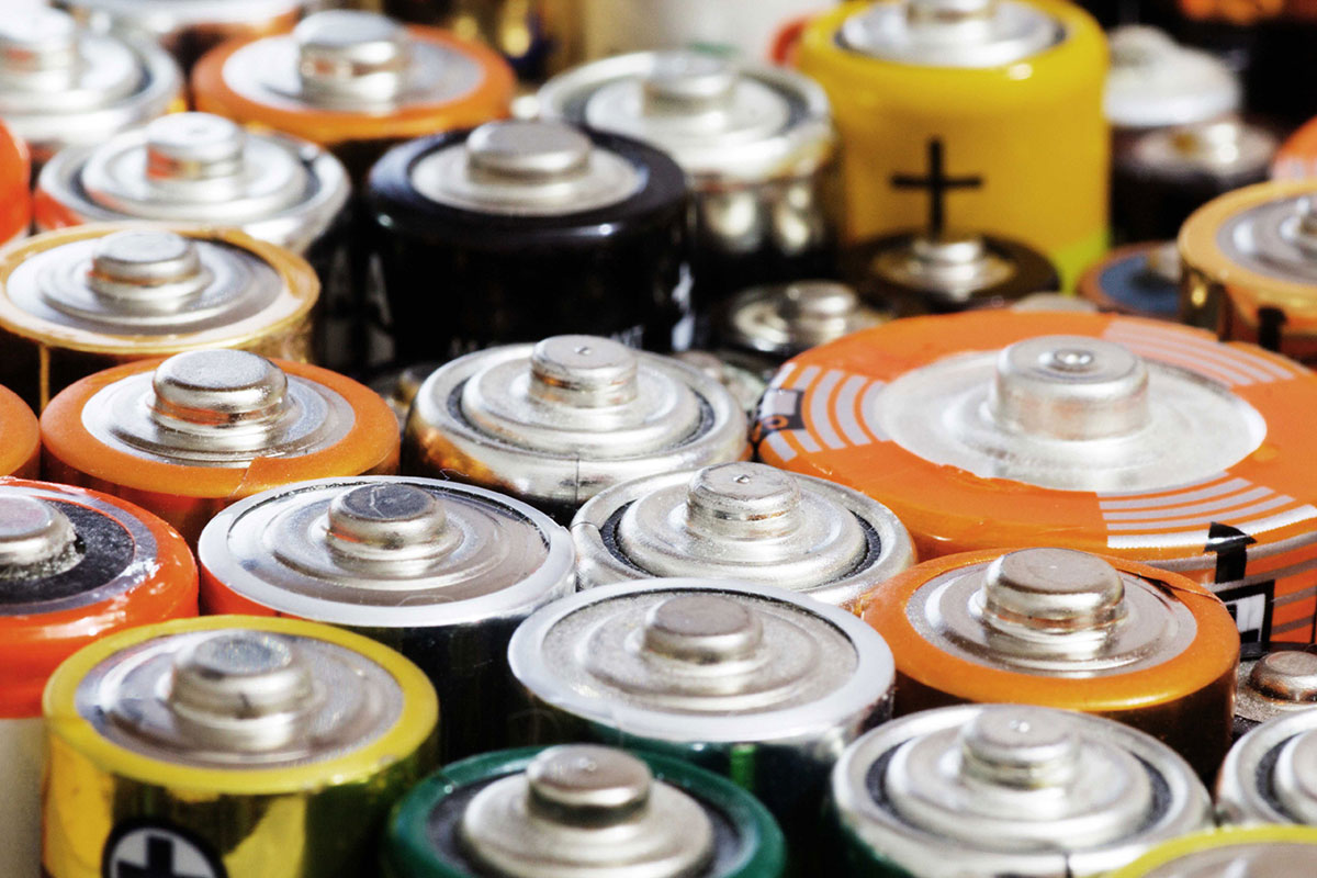 Für viele Abfallbeauftragte eine Herausforderung: die Lagerung von Batterien