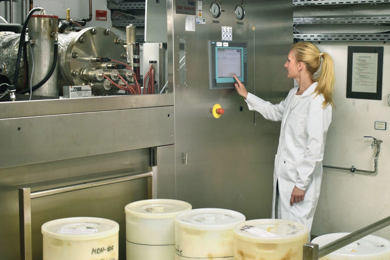 Yvette Wefeld-Neuenfeld ist am MDC Projektleiterin der Autoklavierung und Gefahrgutbeauftragte