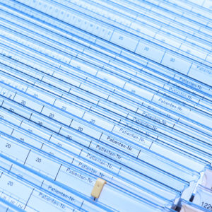 Alle Patientenunterlagen sind nach Ablauf der jeweils geltenden Aufbewahrungsfristen datenschutzgerecht zu entsorgen (Foto: Photowahn, AdobeStock)