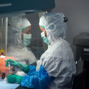 Die Krankenhausapotheke ist ein wesentlicher Bestandteil der Klinikversorgung (Foto: benicoma, AdobeStock)