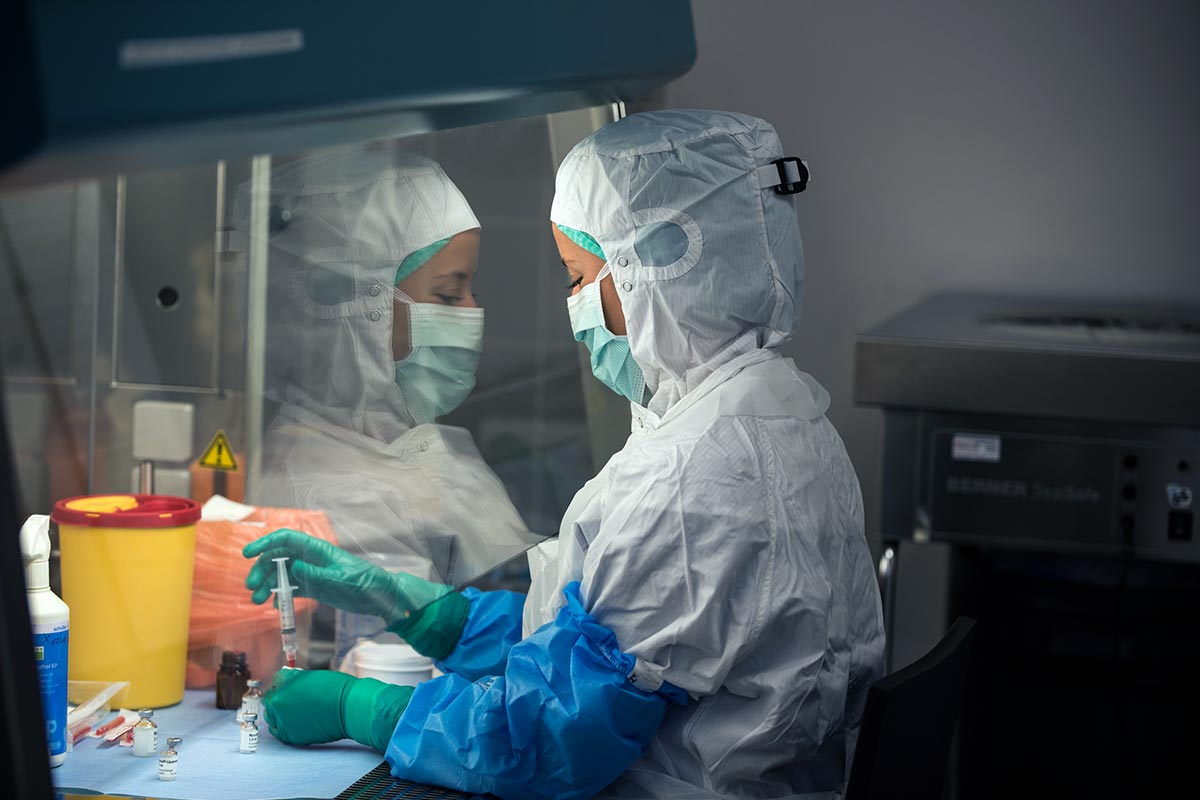 Die Krankenhausapotheke ist ein wesentlicher Bestandteil der Klinikversorgung (Foto: benicoma, AdobeStock)