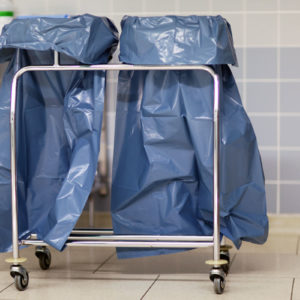 Durch bauliche Maßnahmen muss gewährleistet sein, dass eine Rein- und Unreintrennung im gesamten Bereich und in Teilbereichen der Krankenanstalt leicht möglich ist (Foto: RAM, AdobeStock)