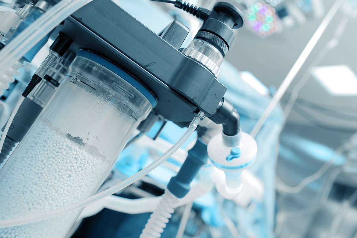 Close Up Maschine mit Atemkalk (Foto: sudok1, Adobe Stock)