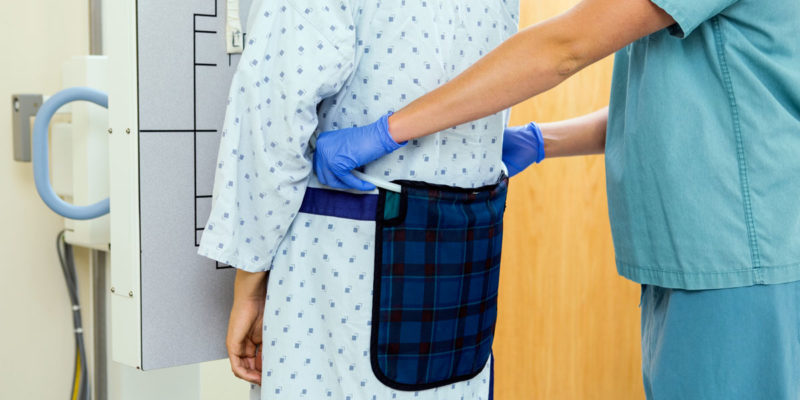 Röntgenschutzkleidung muss wegen ihrer Toxizität als Sondermüll entsorgt werden (Foto: Tyler Olson, AdobeStock)