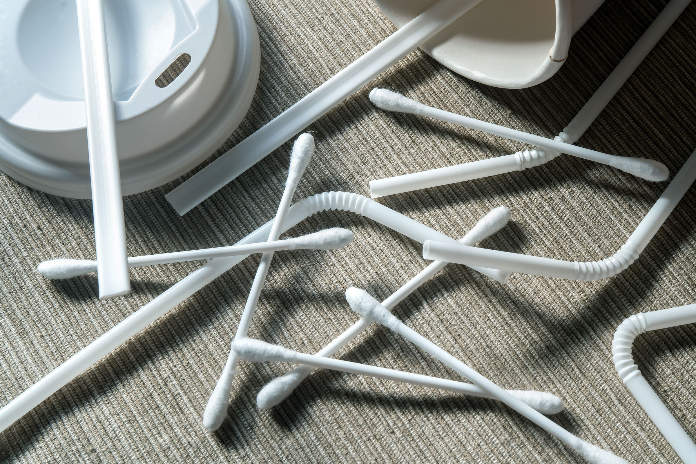 Für medizinische Einwegkunststoffprodukte sind im Rahmen der Richtlinie keinerlei Verbote vorgesehen (Foto: iStock, Wachiwit)