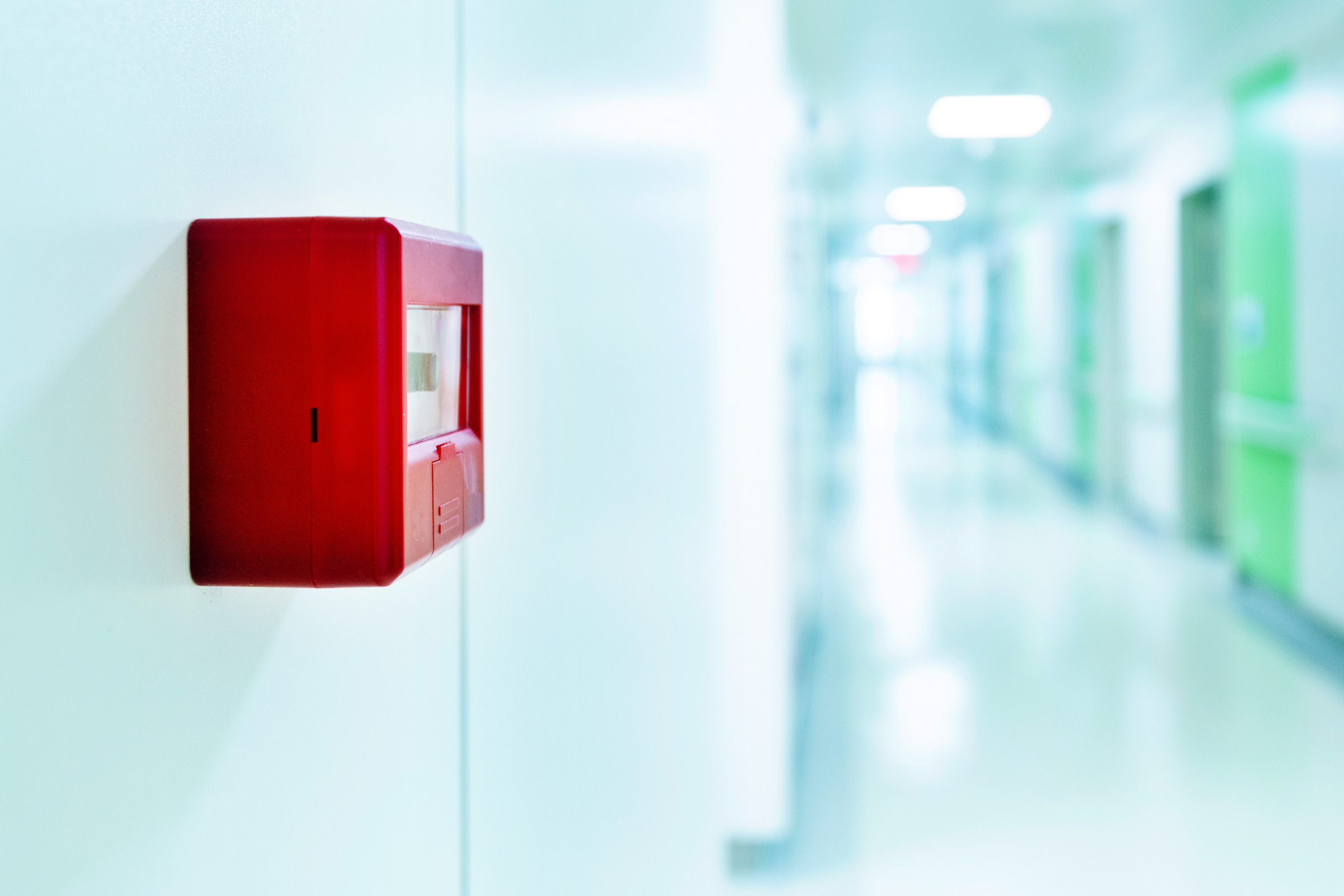 Der Brandschutz in Kliniken einer Vielzahl von Regeln und Leitfäden unterworfen (Foto: baona, iStock)