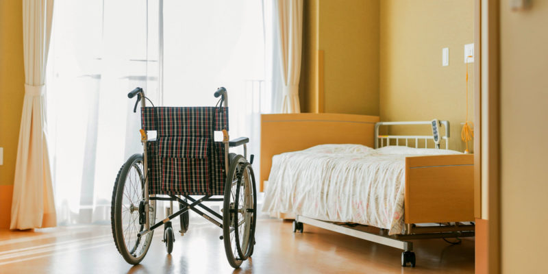 Die Empfehlung bündelt Maßnahmen zur Prävention nosokomialer Infektionen in Pflegeeinrichtungen (Foto: byryo, iStock)