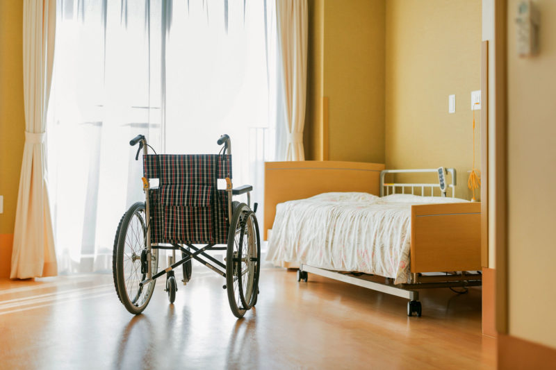Die Empfehlung bündelt Maßnahmen zur Prävention nosokomialer Infektionen in Pflegeeinrichtungen (Foto: byryo, iStock)