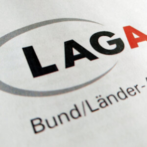 Die neue LAGA 18 fällt auf den ersten Blick vor allem wesentlich umfangreicher aus als ihre Vorgängerin (Foto: Abfallmanager Medizin)