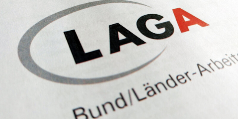 Die neue LAGA 18 fällt auf den ersten Blick vor allem wesentlich umfangreicher aus als ihre Vorgängerin (Foto: Abfallmanager Medizin)