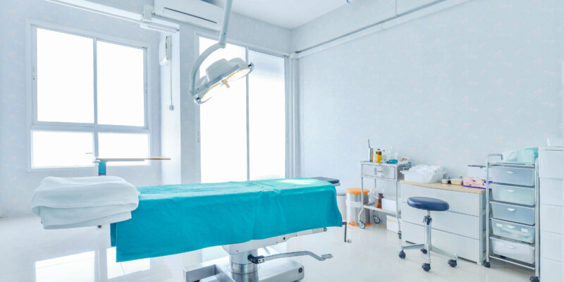 Die Leitlinie beinhaltet eine Übersicht für die hygienisch einwandfreie bauliche Auslegung eines Eingriffsraums (Foto: Viewfinder, AdobeStock)