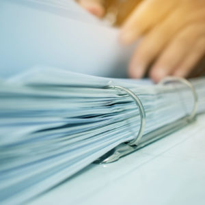 Gewerbliche Abfallbesitzer/-erzeuger unterliegen vielfältigen Dokumentationspflichten (Foto: smolaw11, AdobeStock)