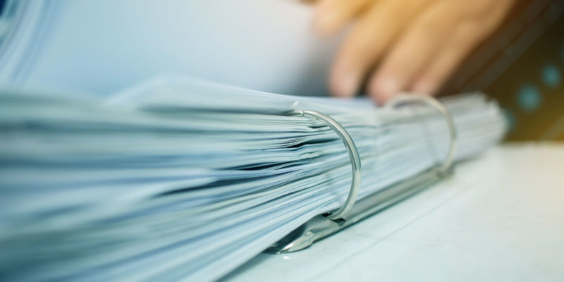 Gewerbliche Abfallbesitzer/-erzeuger unterliegen vielfältigen Dokumentationspflichten (Foto: smolaw11, AdobeStock)