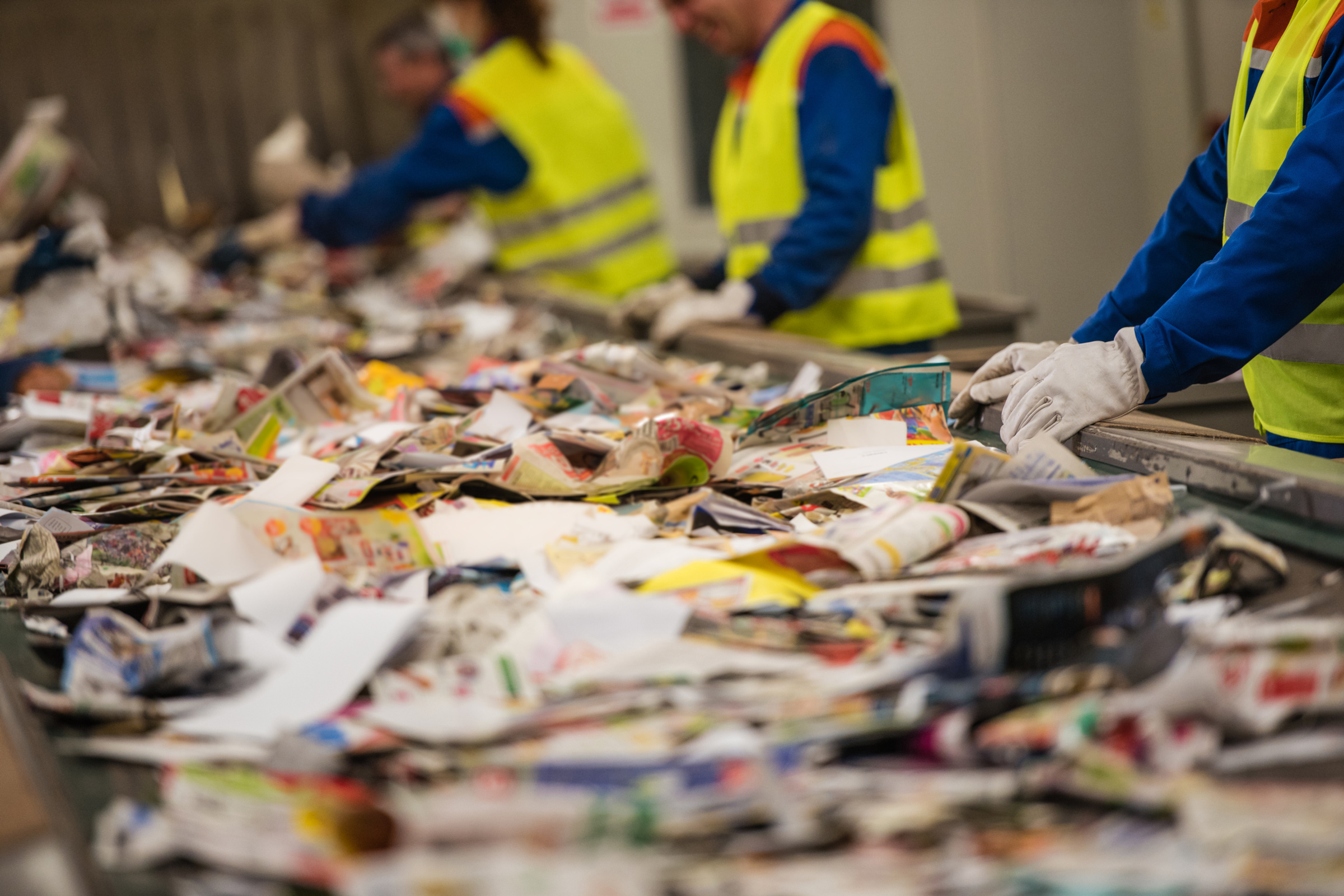 Die TRBA 214 ist das Nachschlagewerk für Tätigkeiten in Anlagen zur Behandlung von Abfällen (Foto: vm, iStock)