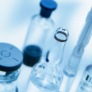 Für pharmazeutische Fläschchen, Ampullen und andere Glasabfälle gelten Entsorgungsvorschriften (Foto: Uwe Moser, iStock)