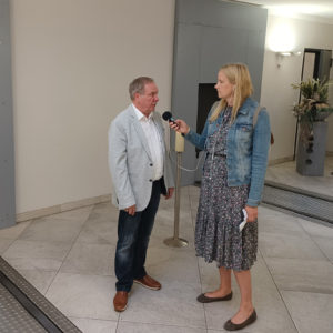 Willy Hilling, Vorstand bei Feuerbestattungen Verden e. V., gab unserer Reporterin einen Einblick in die Arbeit des Krematoriums (Foto: Abfallmanager Medizin)
