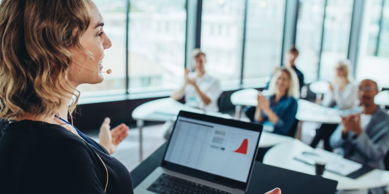 Alle zwei Jahre müssen Abfallbeauftragte von medizinischen Einrichtungen eine anerkannte Fortbildung besuchen (Foto: Jacob Lund, AdobeStock)