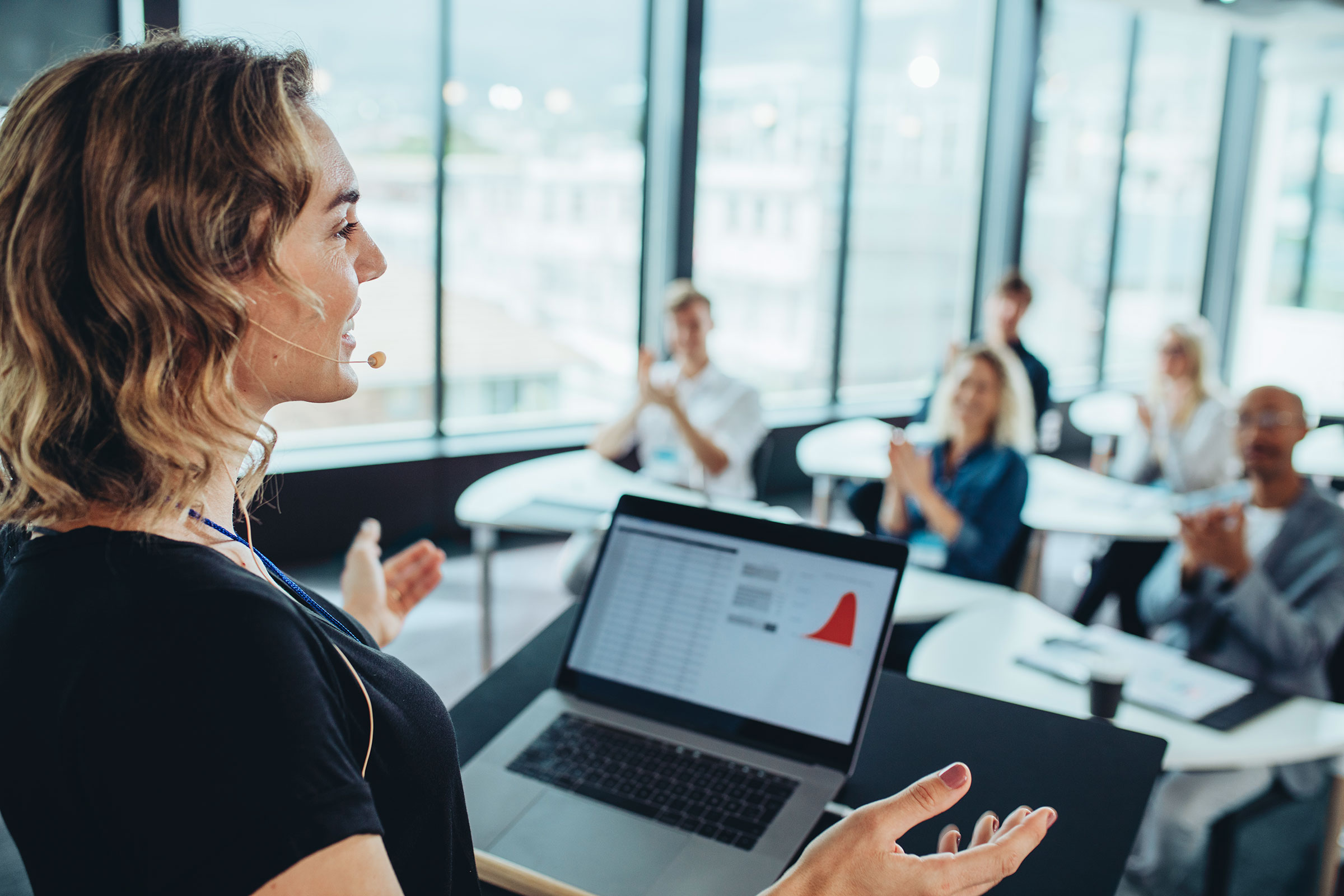 Alle zwei Jahre müssen Abfallbeauftragte von medizinischen Einrichtungen eine anerkannte Fortbildung besuchen (Foto: Jacob Lund, AdobeStock)