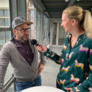 Markus Di Benedetto (Kliniken Ostallgäu-Kaufbeuren) im Podcast-Interview mit Anja Rieger (Foto: Abfallmanager Medizin)