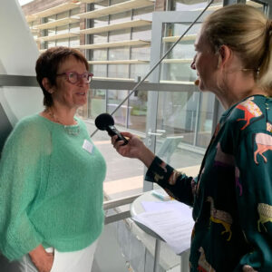 Birgit Asal (Kliniken des Landkreises Lörrach) im Podcast-Interview mit Anja Rieger (Foto: Abfallmanager Medizin)