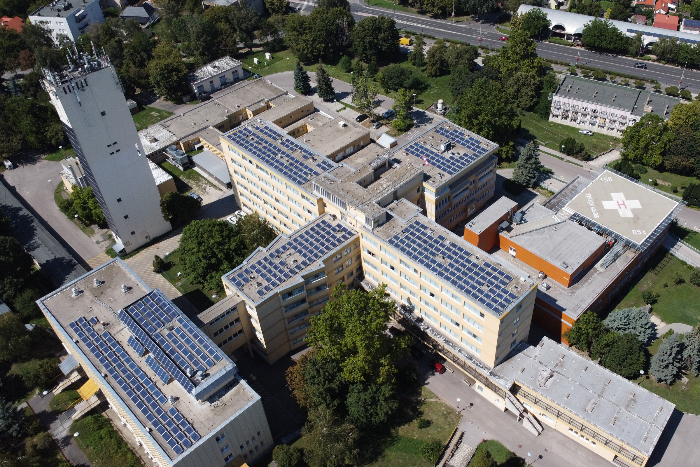 Gutachten zeigt Weg auf, wie Kliniken konkret zu Klimaneutralität beitragen können (Foto: Adam Eszes)