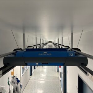 in Zwischendecke verbaute Robotertechnik (Foto: Klinik Detmold)