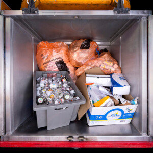 Inhouse-Transportcontainer mit getrennten Wertstoffen für den Transport zur Abfallzentrale (Foto: UKM/Wibberg)