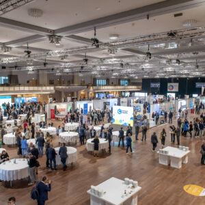 Während der Pausen konnten sich die Teilnehmenden untereinander austauschen oder die Industrieausstellung besuchen. (Foto: Bibliomed-Verlag, Regina Sablotny Fotografie Berlin)