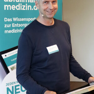 Christian Heintzmann von REMONDIS Medison betonte in seinem Vortrag die Wichtigkeit von Recyclingkonzepten. (Foto: Abfallmanager Medizin)