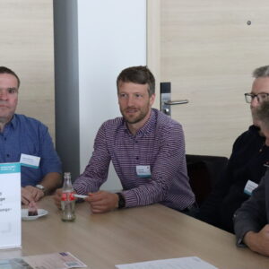 An verschiedenen Thementischen diskutierten die Teilnehmenden über aktuelle und zukünftige Herausforderungen des medizinischen Abfallmanagement. (Foto: Abfallmanager Medizin)