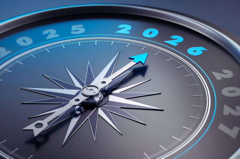 Uhr mit Jahreszahl 2026 (Foto: peterschreiber.media)